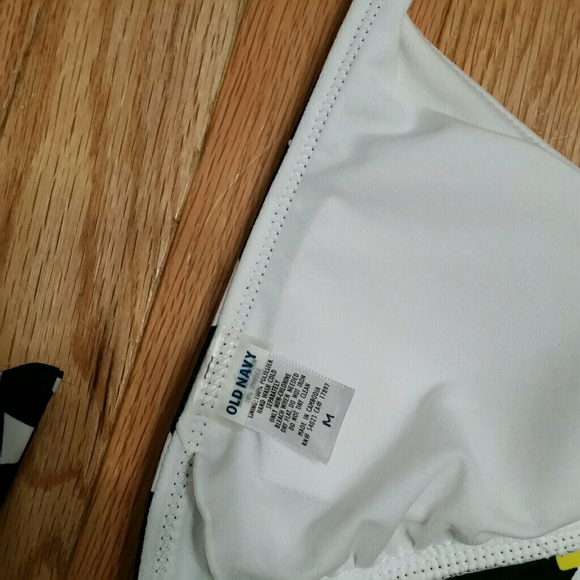 Old Navy Halter Swimsuit Top - Picture 3 of 3
